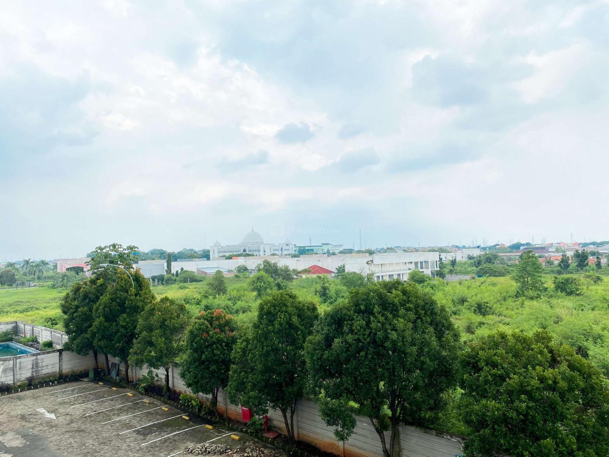 Minimalist Studio At Enviro Apartment By Travelio Cikarang Buitenkant foto